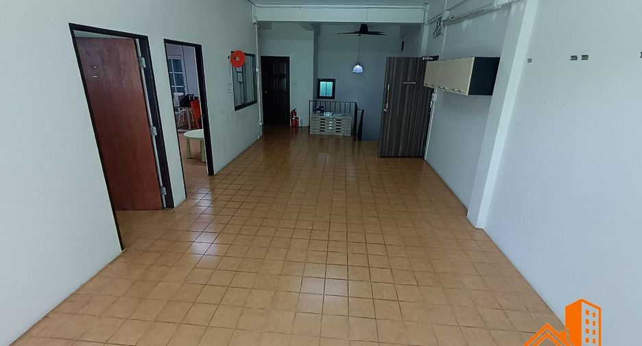For sale 11 ベッドルーム retail Space in Phra Khanong, Bangkok
