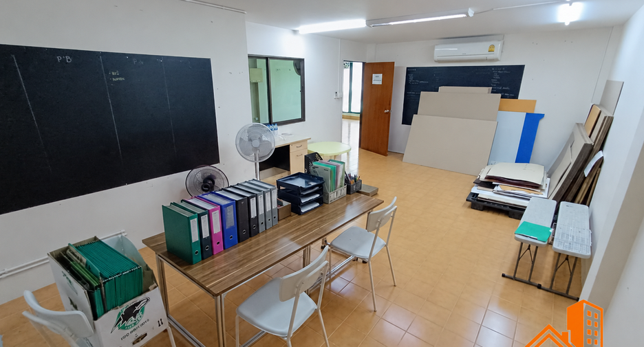 For sale 11 ベッドルーム retail Space in Phra Khanong, Bangkok