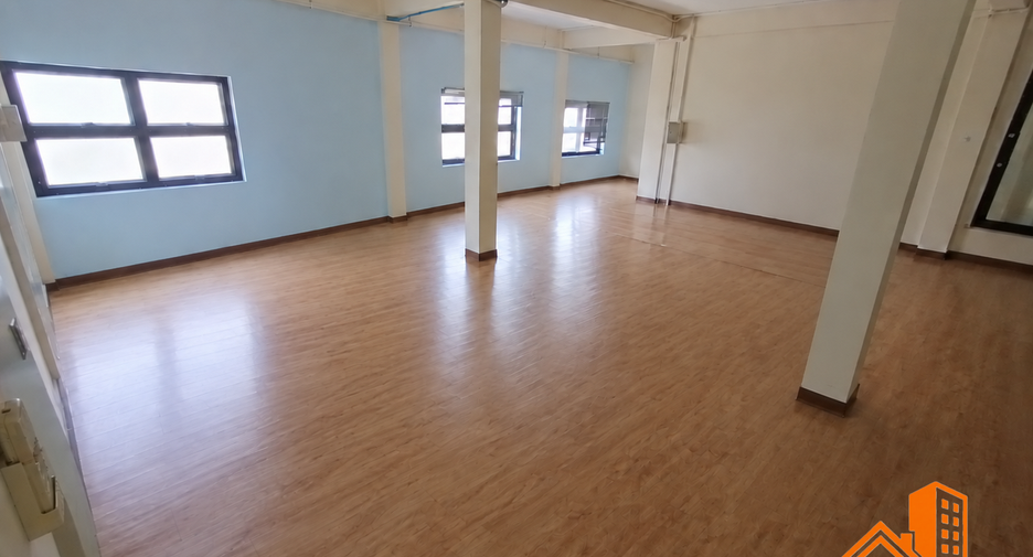 For sale 11 ベッドルーム retail Space in Phra Khanong, Bangkok