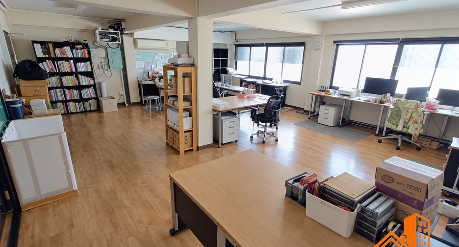 For sale 11 ベッドルーム retail Space in Phra Khanong, Bangkok