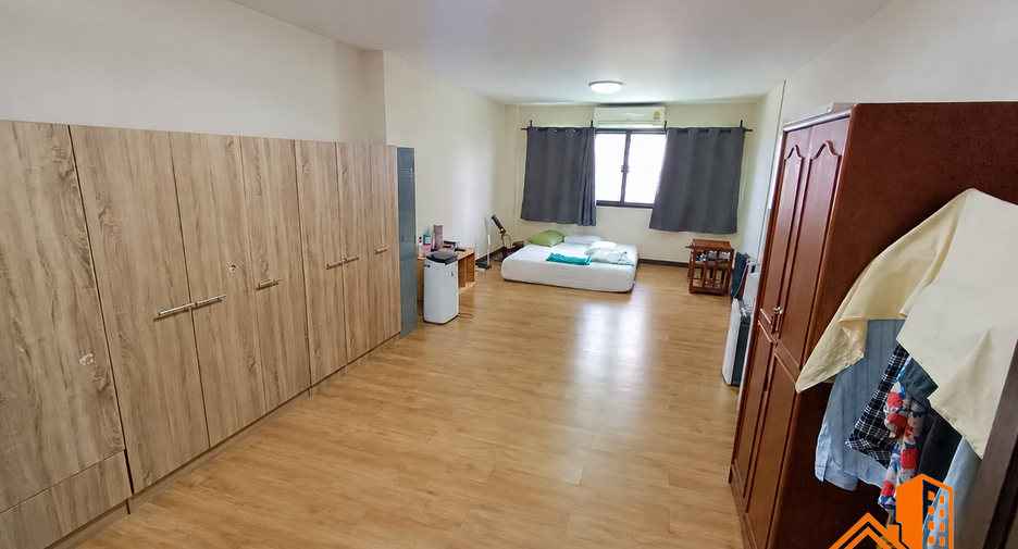 For sale 11 ベッドルーム retail Space in Phra Khanong, Bangkok