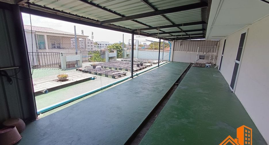 For sale 11 ベッドルーム retail Space in Phra Khanong, Bangkok