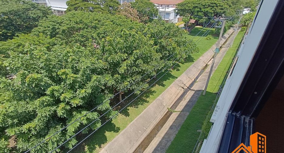 For sale 11 ベッドルーム retail Space in Phra Khanong, Bangkok
