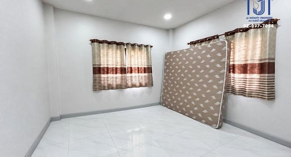 For sale 3 bedrooms house in Si Racha, Chonburi