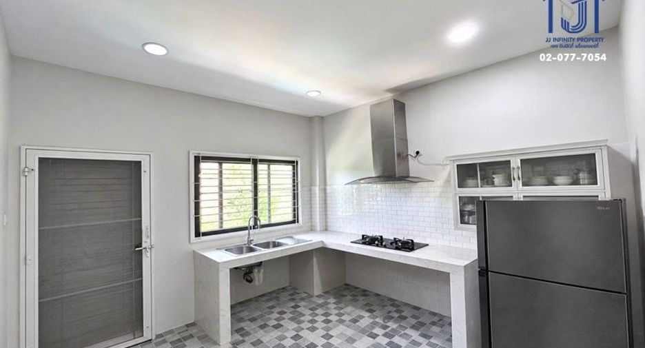 For sale 3 bedrooms house in Si Racha, Chonburi
