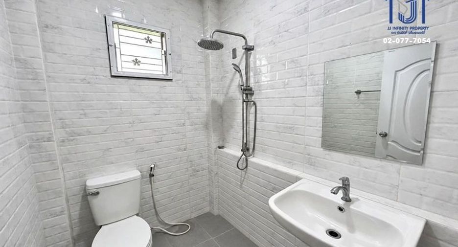 For sale 3 bedrooms house in Si Racha, Chonburi