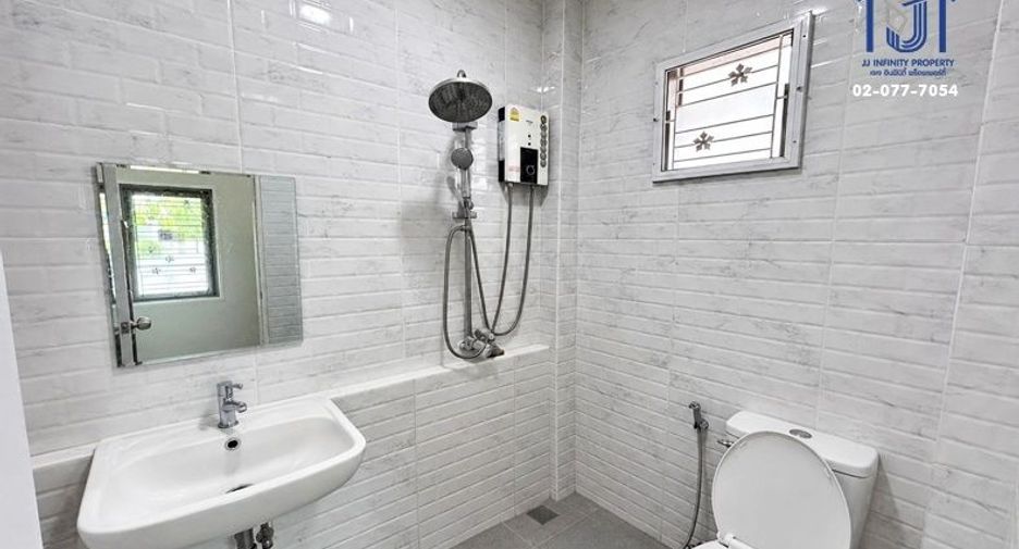 For sale 3 bedrooms house in Si Racha, Chonburi