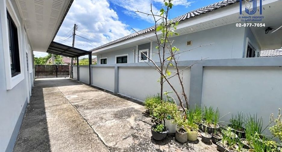 For sale 3 bedrooms house in Si Racha, Chonburi