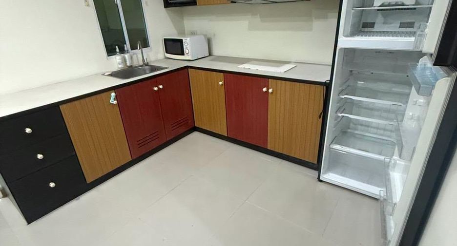 Reihenhaus zur Miete mit 4 Zimmer in Suan Luang, Bangkok