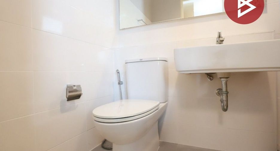 For sale 2 bedrooms townhouse in Mueang Samut Prakan, Samut Prakan