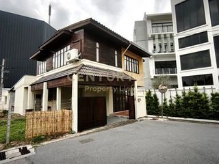Haus zum Kauf mit 4 Zimmer in Din Daeng, Bangkok