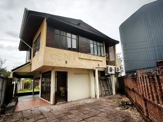 Haus zum Kauf mit 4 Zimmer in Din Daeng, Bangkok