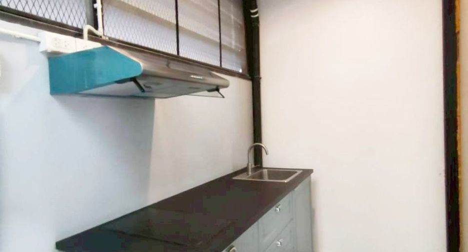 Casa adosada en venta de 2 habitaciones en Bang Sao Thong, Samut Prakan