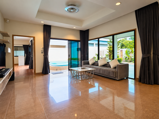À louer 3 chambres villa à Bang Lamung, Chonburi