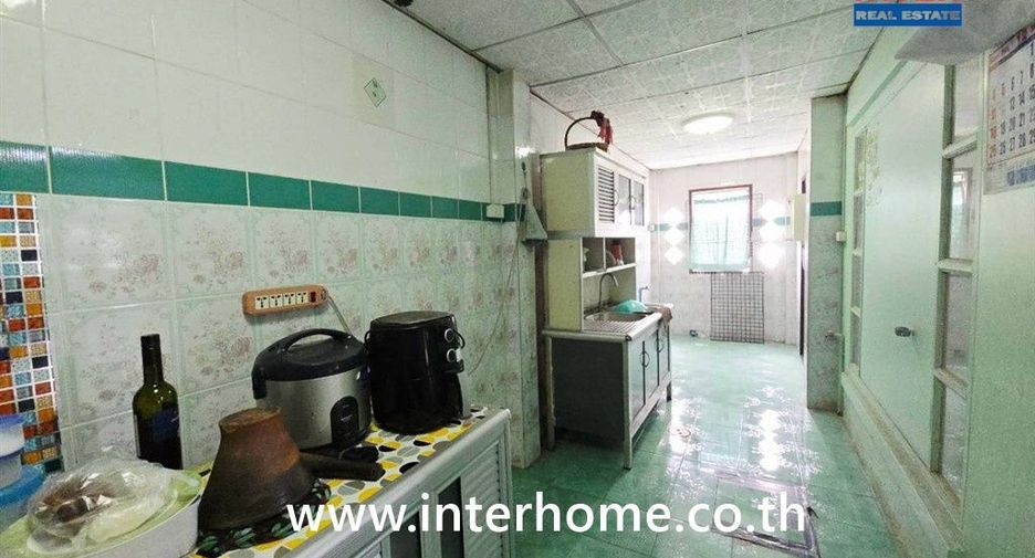 For sale 3 bedrooms townhouse in Khlong Luang, Pathum Thani