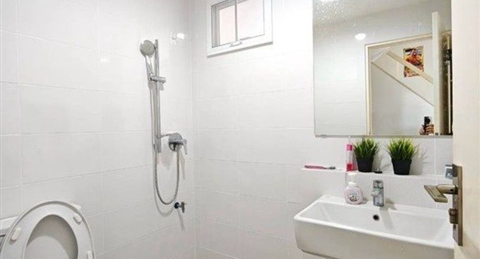 For sale 3 bedrooms house in Khlong Luang, Pathum Thani