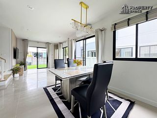 Casa en alquiler de 4 habitaciones en Bang Lamung, Chonburi