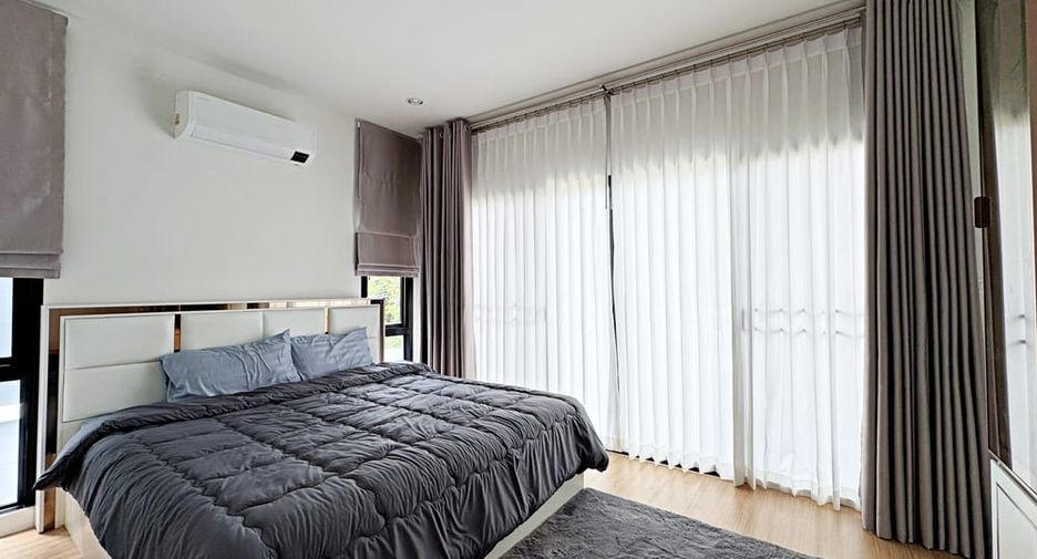 Casa en alquiler de 4 habitaciones en Bang Lamung, Chonburi