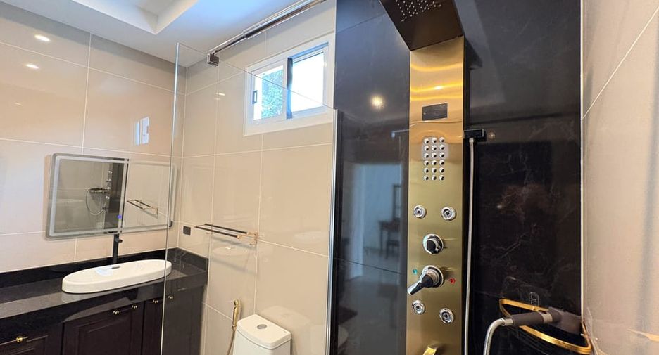 Villa en alquiler y en venta de 6 habitaciones en Bang Lamung, Chonburi