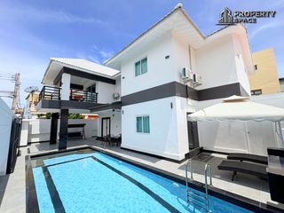 Villa en alquiler y en venta de 6 habitaciones en Bang Lamung, Chonburi