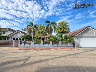 À louer et à vendre 5 chambres villa à Bang Lamung, Chonburi
