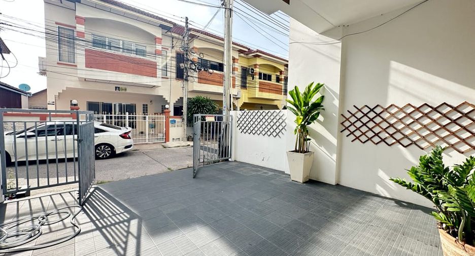 À louer 4 chambres maison à Bang Lamung, Chonburi