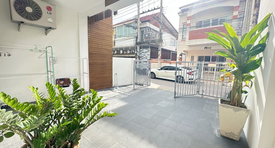 À louer 4 chambres maison à Bang Lamung, Chonburi