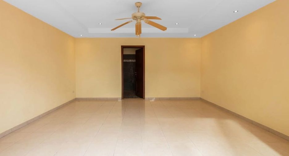 For rent 4 ベッドルーム villa in Bang Lamung, Chonburi