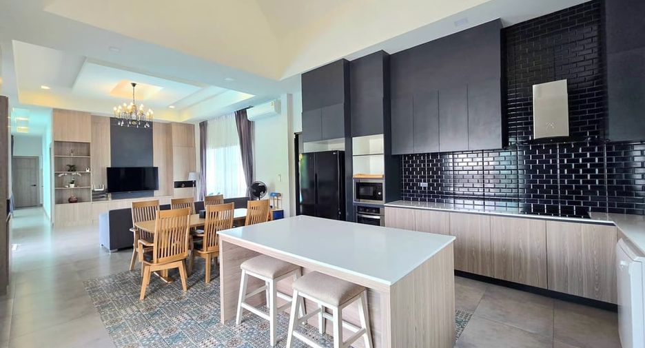 For rent 4 ベッドルーム villa in Bang Lamung, Chonburi