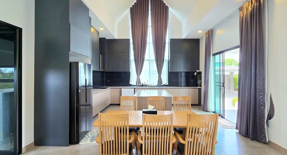 For rent 4 ベッドルーム villa in Bang Lamung, Chonburi