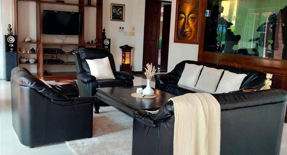 À louer et à vendre 4 chambres villa à Huay Yai, Pattaya