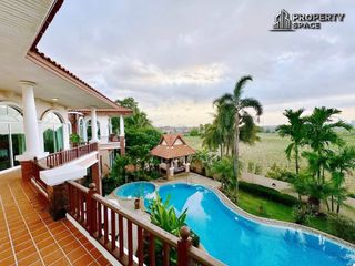 À louer et à vendre 4 chambres villa à Bang Lamung, Chonburi