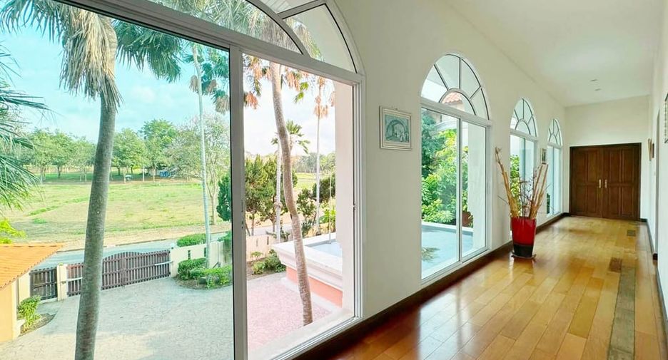 À louer et à vendre 4 chambres villa à Huay Yai, Pattaya
