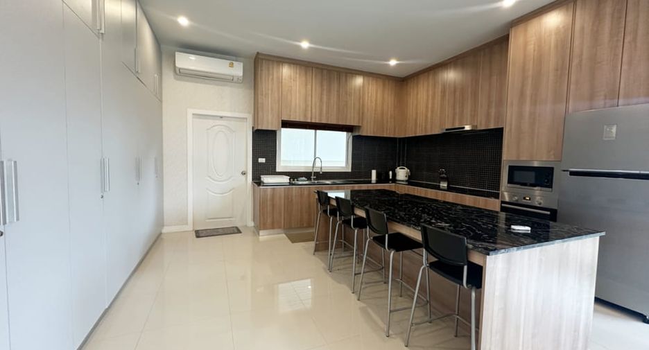 For rent そして for sale 3 ベッドルーム villa in Huay Yai, Pattaya