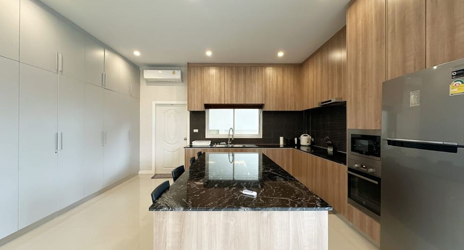 For rent そして for sale 3 ベッドルーム villa in Huay Yai, Pattaya