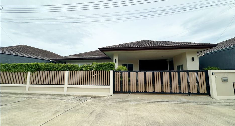 For rent そして for sale 3 ベッドルーム villa in Huay Yai, Pattaya