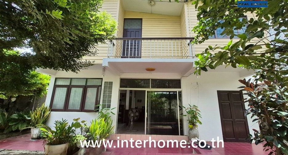 Local comercial en venta de 4 habitaciones en Bangkok Yai, Bangkok