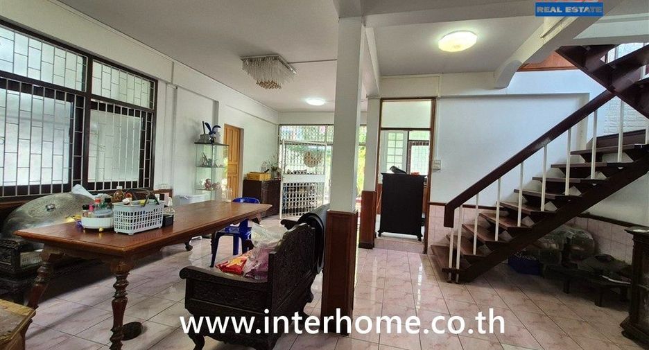 Local comercial en venta de 4 habitaciones en Bangkok Yai, Bangkok