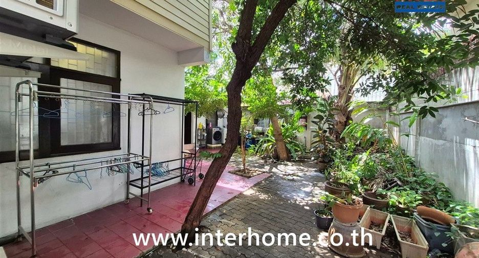 Local comercial en venta de 4 habitaciones en Bangkok Yai, Bangkok