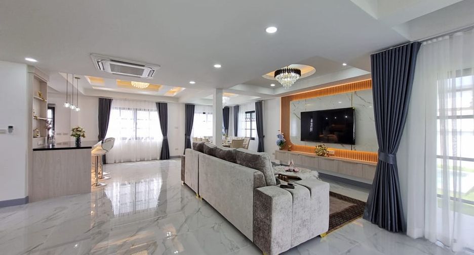 À vendre 4 chambres villa à Bang Lamung, Chonburi