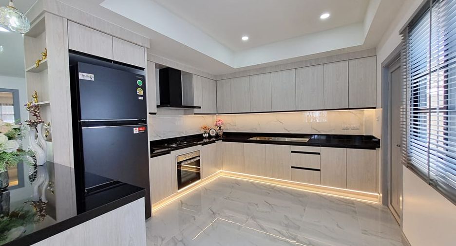 À vendre 4 chambres villa à Bang Lamung, Chonburi
