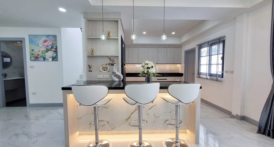 À vendre 4 chambres villa à Bang Lamung, Chonburi