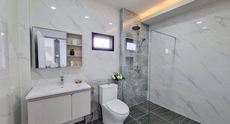 À vendre 4 chambres villa à Bang Lamung, Chonburi