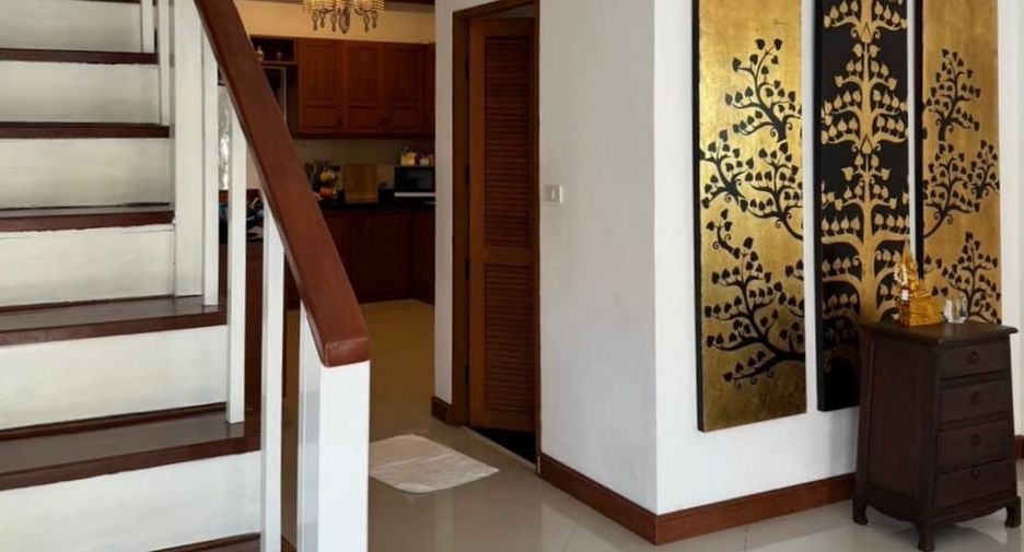 Villa en alquiler de 4 habitaciones en Bang Lamung, Chonburi