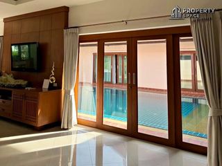 Villa en alquiler de 4 habitaciones en Bang Lamung, Chonburi