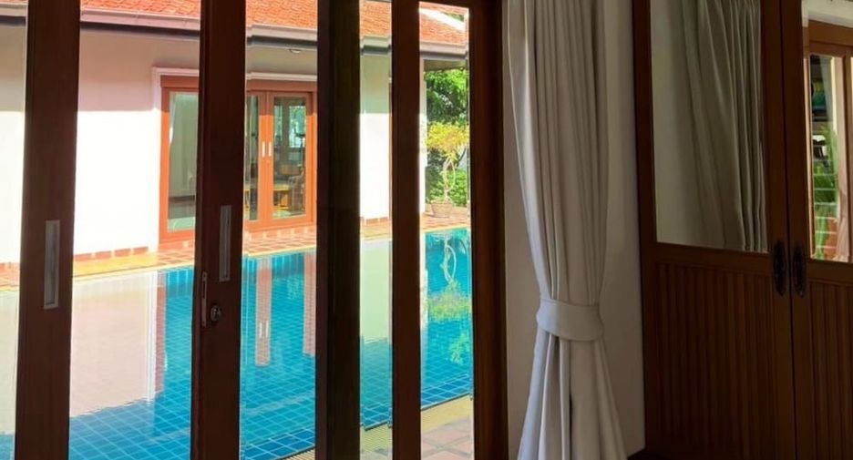 Villa en alquiler de 4 habitaciones en Bang Lamung, Chonburi
