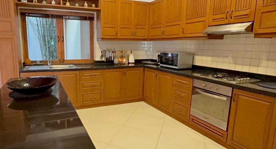 Villa en alquiler de 4 habitaciones en Bang Lamung, Chonburi