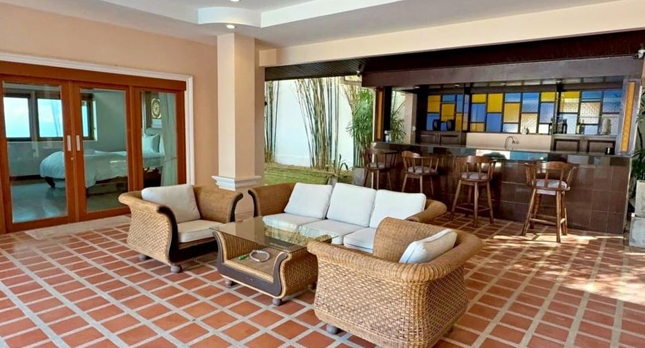 Villa en alquiler de 4 habitaciones en Bang Lamung, Chonburi