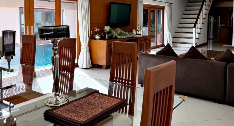Villa en alquiler de 4 habitaciones en Bang Lamung, Chonburi