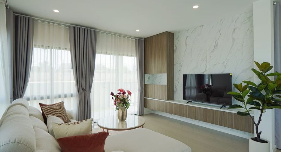 Villa zum Kauf mit 4 Zimmer in Bang Lamung, Chonburi
